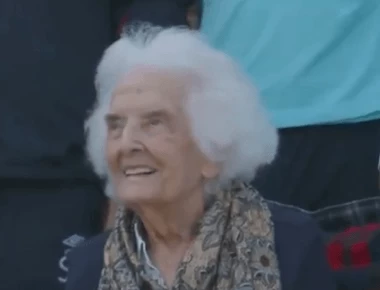 «Έφυγε» η «θρυλική γιαγιά», οπαδός - σύμβολο της Γουέστ Χαμ